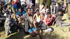 Kominikeeshiniin Aanaa Warra Jaarsoo ajjeechaan raawwatuu guyyaa tokko dura ''Miseessoonni ABO Shanee 18 to'annoo jala oolanii Jiru,'' jechuun Fesbuukii gubbaa qoodee ture.