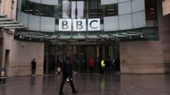 د بيبيسي د لویو مدیرانو استعفاوې: دغه بنسټ څنګه اداره کېږي؟