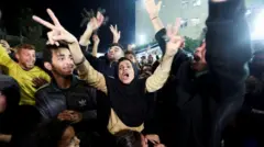 Palestinos celebran el cese al fuego en Gaza