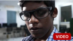 'கண் இல்லாவிட்டாலும் கை இருக்கிறதே'- கணினி உதவியுடன் பிளஸ் 2 பொதுத்தேர்வு எழுதும் பார்வை மாற்றுத் திறனாளி மாணவர்