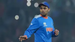 பாகிஸ்தான் வீரர் உஸ்மான் தாரிக்கை சமாளிக்க இந்தியா செய்ய வேண்டிய 'ஒரு விஷயம்' என்ன?