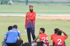 कप्तान दीपेन्द्र सिंह ऐरी र अरू खेलाडीहरू