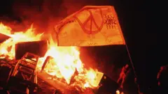 Финальный аккорд фестиваля 1999 года: пожар на площадке