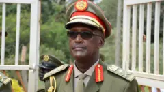 Henry Tumukunde yasezerewe mu ngabo ku ipeti rya Lt General