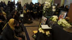یادبود دانشجویان کشته شده در هواپیمای اوکراینی در ادمونتون