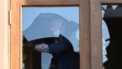 Разбитое окно