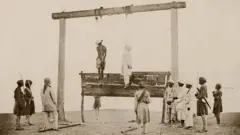 भारतीयों को फांसी पर लटकाते अंग्रेज़