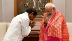ప్రధాన మంత్రి నరేంద్ర మోదీతో తెలంగాణ సీఎం కేసీఆర్