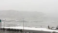 Bakıya qar yağıb