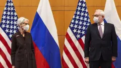 АҚШдан юқори даражали дипломат Венди Шерман ва россиялик ҳамкасби Сергей Рябков Женевадаги музокараларга бошчилик қилди