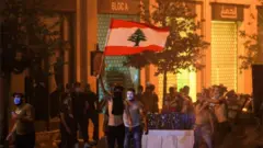 متظاهرون لبنانيون