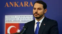 Albayrak, Hazine ve Maliye Bakanlığı görevinden istifa ettiğini Instagram'dan duyurdu