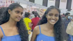 ''අපි ආවේ අවුරුදු හතරක් තිස්සේ හොයපු ලේඛිකාව හොයාගෙන.''