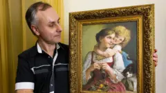 "На голку підсадила мама". Історія вишивальника з Херсона