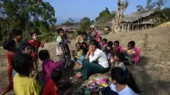 မြန်မာကျောင်းသားငယ်တွေနဲ့ သူတို့ရဲ့ ဆရာမ