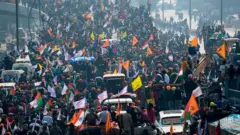 किसान नेता राकेश टिकैत ने आंदोलन को बदनाम करने का साज़िश का आरोप लगाया है.