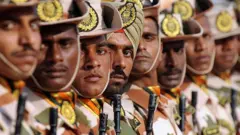 இந்தோ திபெத்தியன் எல்லை பாதுகாப்புப் படை வீரர்கள்.