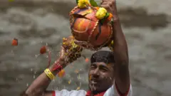 आरक्षणाच्या मदतीने गोविंदा फोडणार नोकरीची हंडी