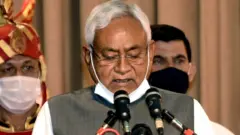 नीतीश कुमार