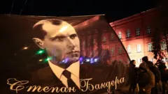 Смолоскипна хода, приурочена до 111-річчя від дня народження голови ОУН Степана Бандери, в Києві 1 січня 2020 р