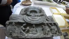 د افغانستان ملي موزیم ته تر ۵۰۰ ډېر هغه لرغونتوکي سپارل شوي، چې له قاچاق کوونکو ترلاسه شوي.