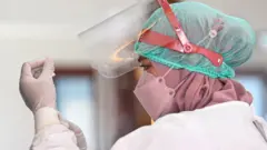 코로나19 백신 접종을 준비하는 의료진