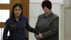 مالكا ليفر لحظة وصولها جلسة استماع في المحكمة الجزئية في القدس في وقت سابق