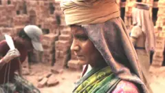 મહિલા