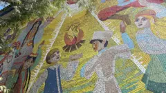 Mosaico de niños bailando en Camp Radiant