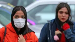 ইরানে যেভাবে করোনাভাইরাস ছড়িয়েছে, সেটি সরকার আড়াল করার চেষ্টা করছে বলে অভিযোগ উঠেছে।