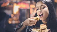 indian women eating
