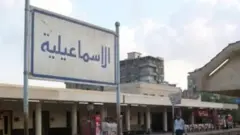 أب مصري شجاع يحمي ابنته بجسده من الدهس تحت القطار