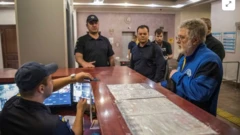 Ông trùm kinh doanh Ukraine và một trong những tỷ phú nổi tiếng nhất Ukraine Ihor Kolomoisky đến tòa, trong bối cảnh Nga tấn công Ukraine, ở Kyiv ngày 2/9/2023
