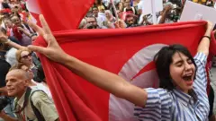 Rouijel proposait aux Tunisiennes connectées de se faire accompagner lors de leurs sorties par des hommes afin d'éviter toutes formes d'harcèlement de rue et les agressions (image d'illustration).