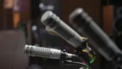 صورة لاستديو إذاعي