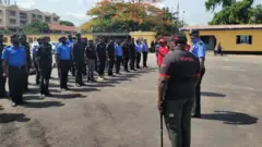 Awọn ọlọpaa duro wamu