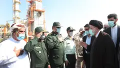 رسانه های آمریکایی می گویند تلاش ایران برای دور زدن تحریم ها با چشم پوشی دولت جو بایدن از اجرای سختگیرانه تحریم های ایران همزمان است