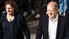 scholz and wife
