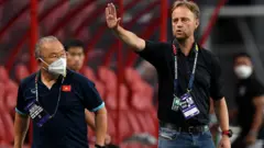 Hòa 0-0 với Thái Lan ở trận bán kết lượt về tối 26/12, tuyển Việt Nam trở thành cựu vương AFF Suzuki Cup
