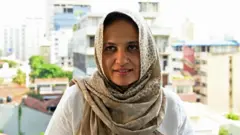 Una mujer con hijab.