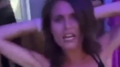 La primera ministra finlandesa bailando