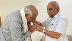 મુખ્ય મંત્રીપદની શપથ અગાઉ સોમવારે ભૂપેન્દ્ર પટેલે નીતિન પટેલના નિવાસસ્થાને એમની શુભેચ્છા મુલાકાત લીધી હતી. નીતિન પટેલે આ તસવીર પોતાના સોશિયલ મીડિયામાં શૅર કરી હતી.