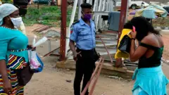 Policeman dey wit two women during lockdown for Nigeria