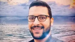 الصيدلي المصري أحمد حاتم