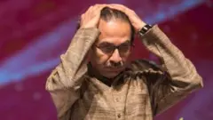 சிவசேனையின் தலைவர் உத்தவ் தாக்ரே