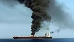 petroleiro Front Altair em chamas