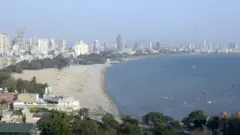 मुंबईतल्या गिरगाव चौपाटीचं दृश्य