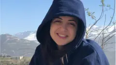 الممثلة المصرية منى فاروق