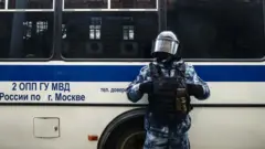 Человек в шлеме