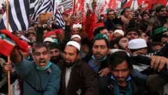 पेशावर में हुई सरकार विरोधी रैली